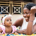 Afrikalı Bebek ve Çocuk Bakıcı